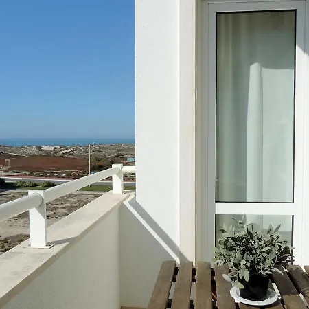 West House Peniche Surf Retreat * Ferrel (Leiria)